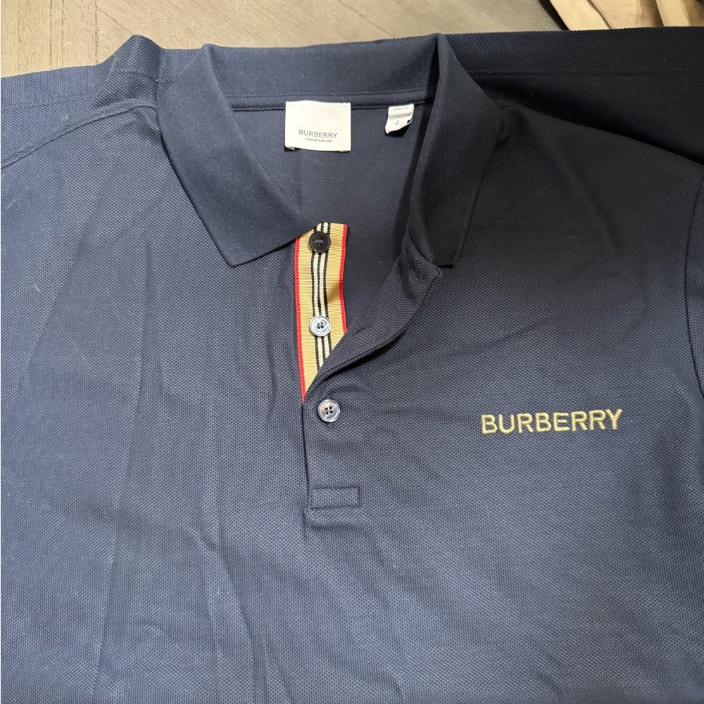 Men’s Burberry top like New literally just pulled the label off